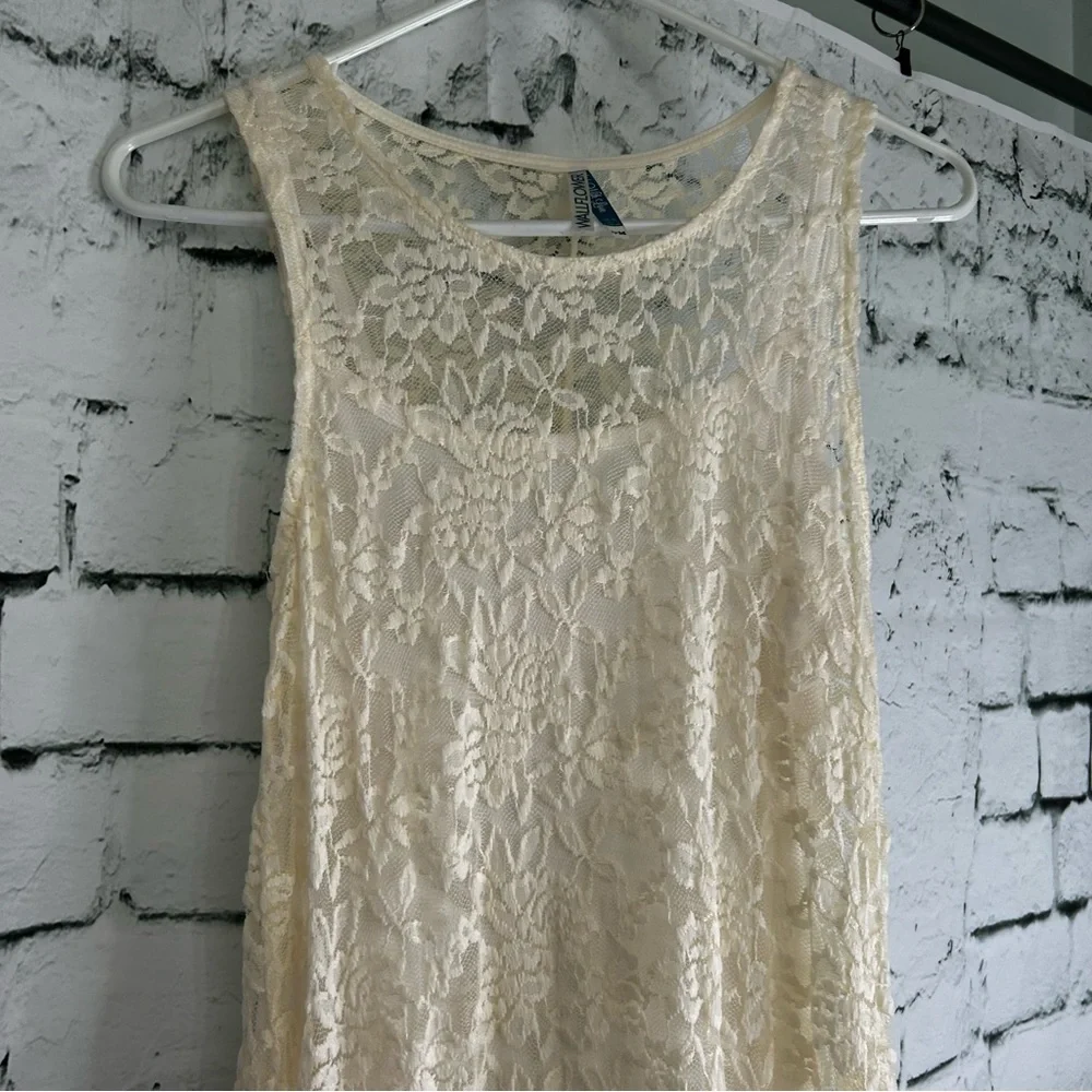Wallflower Lace Dress - Picture 2 of 10